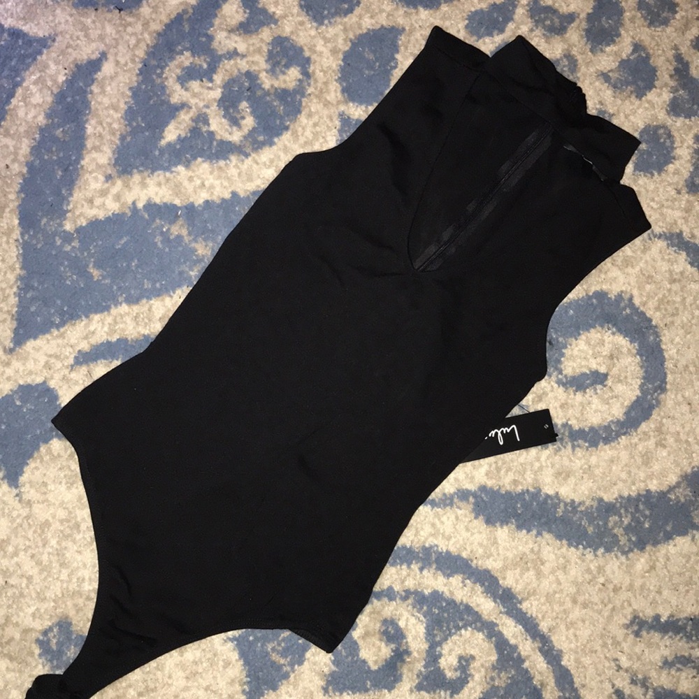 Black chocker neck bodysuit